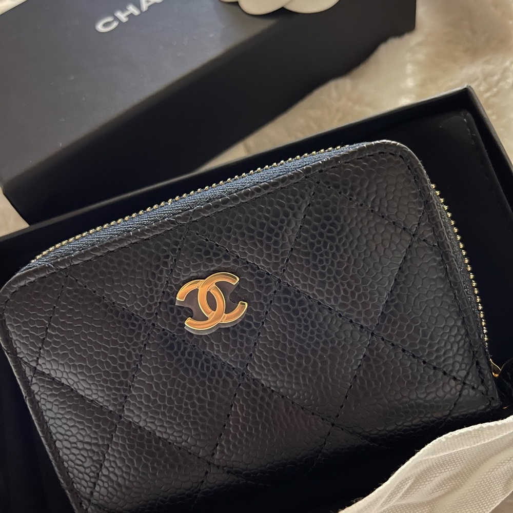 CHANEL Zipped Wallet